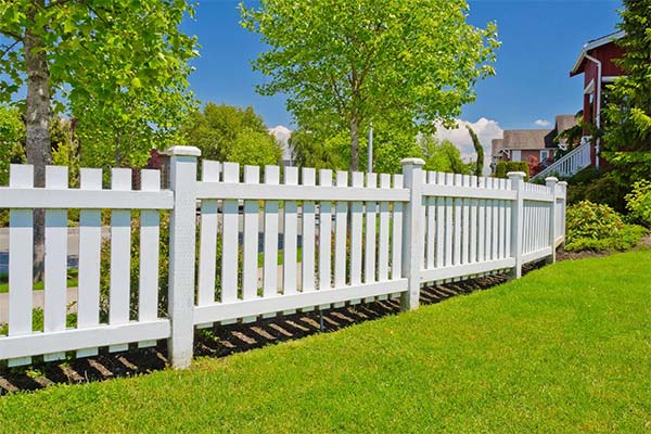 6 Things to Consider Before Hiring a Fencing Contractor