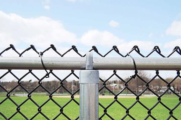 Professional Maintenance Tips For Longer Lasting Fencing